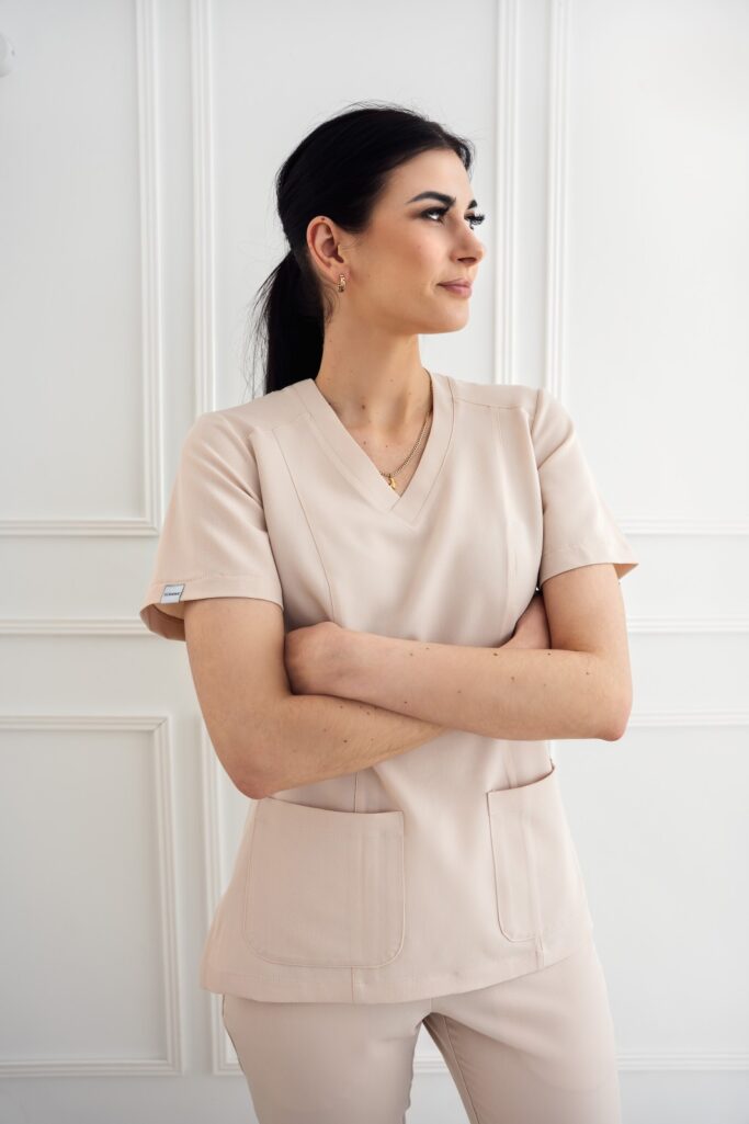 Bluza Medyczna – Latte Scrabme Front Pocket