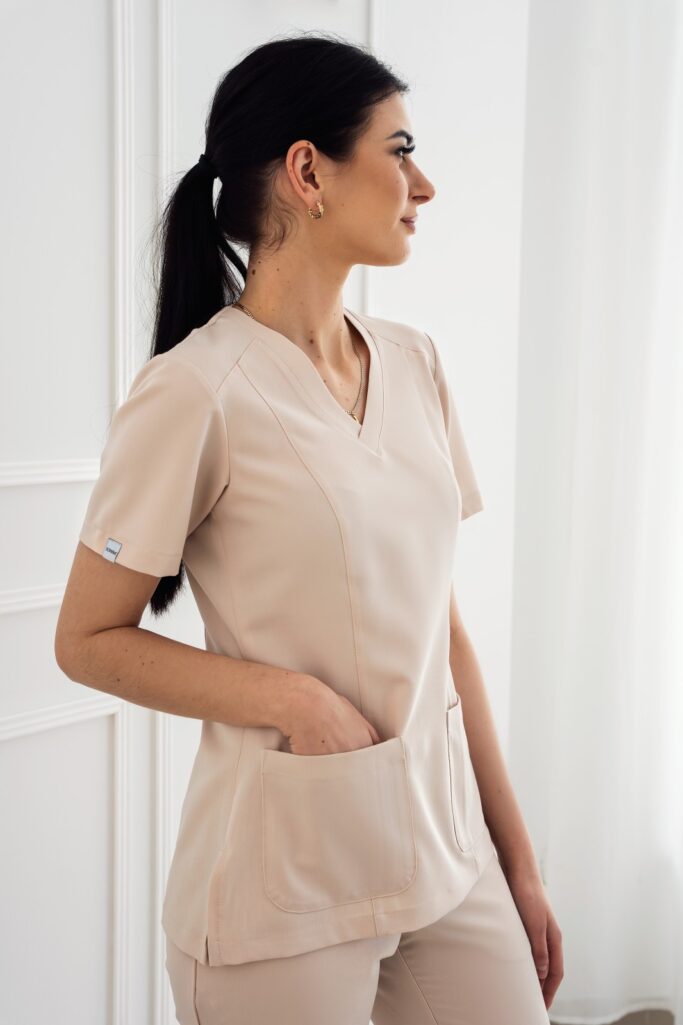 Bluza Medyczna – Latte Scrabme Front Pocket