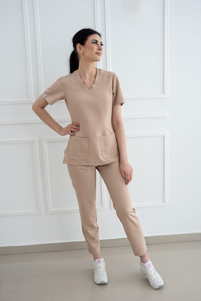 Bluza Medyczna – Cappuccino Scrabme Front Pocket