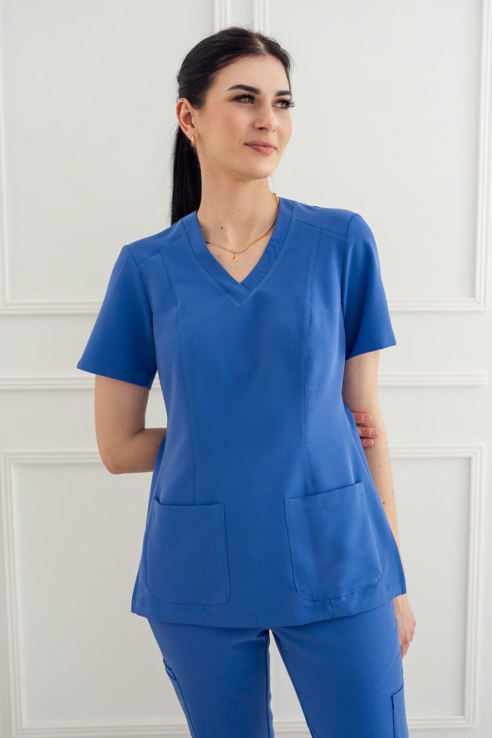 bluzka-medyczna-blue-kafel-scrabme bluza medyczna bluza kosmetyczna