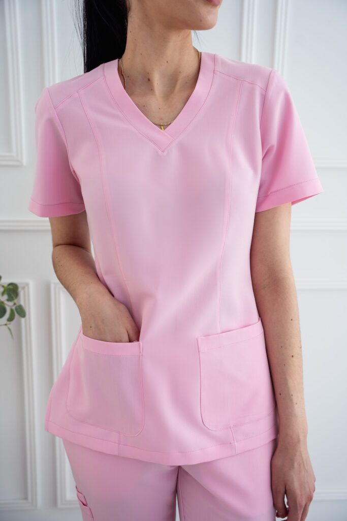 Bluza Medyczna Różowa – Sweet Pink Scrabme Front Pocket