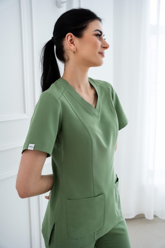 Bluza Medyczna – Green Scrabme Front Pocket