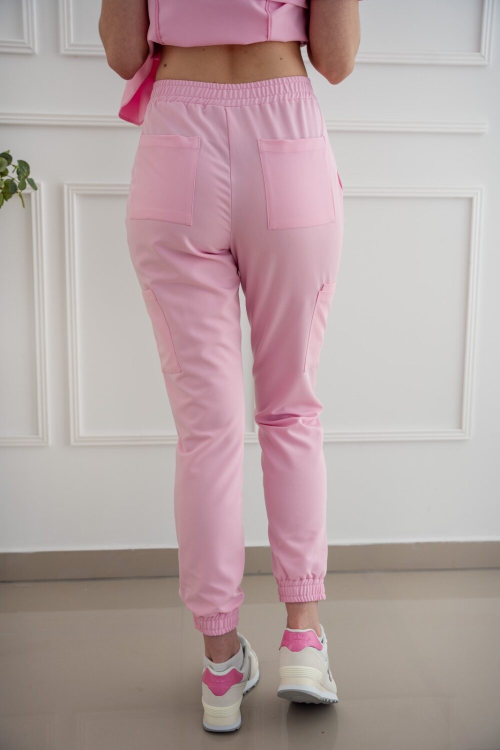 spodnie-joggery-slodki-roz-2-scrabme